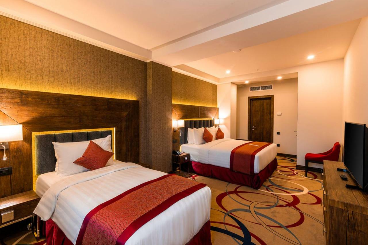 Ramada Hotel & Suites By Wyndham Erivan Dış mekan fotoğraf